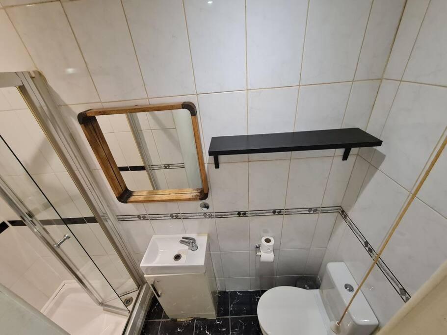 Cute One Bedroom Apartment Londen Buitenkant foto